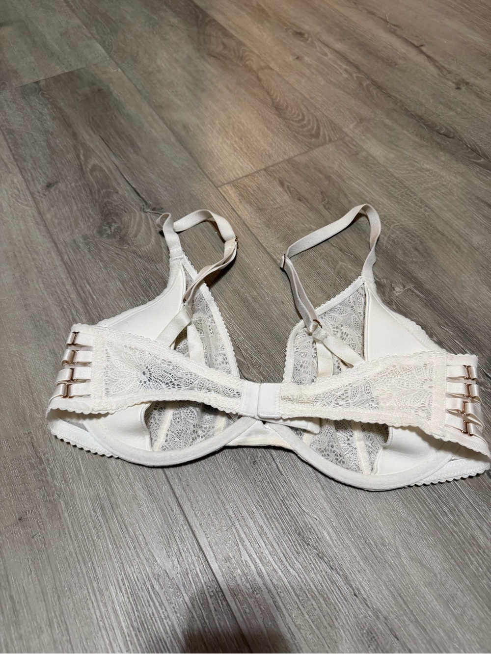 Victoria's Secret 34DD Great Condition Cream White Bra - Picture 3 of 6